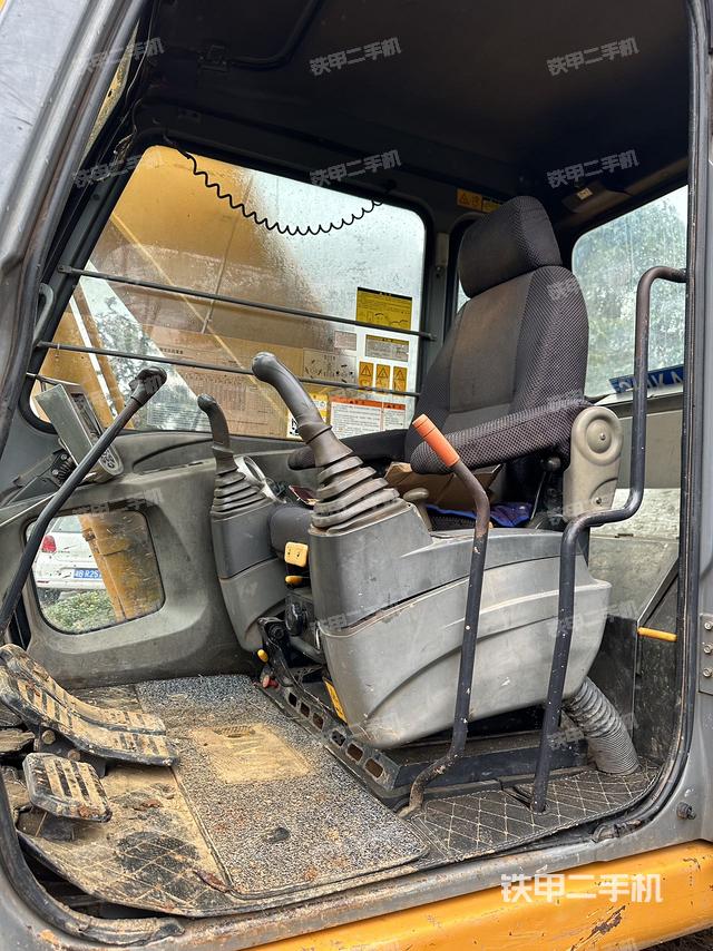 驾驶室整体（整机外观）