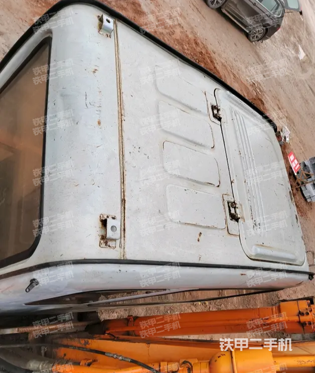 驾驶室顶部（整机外观）