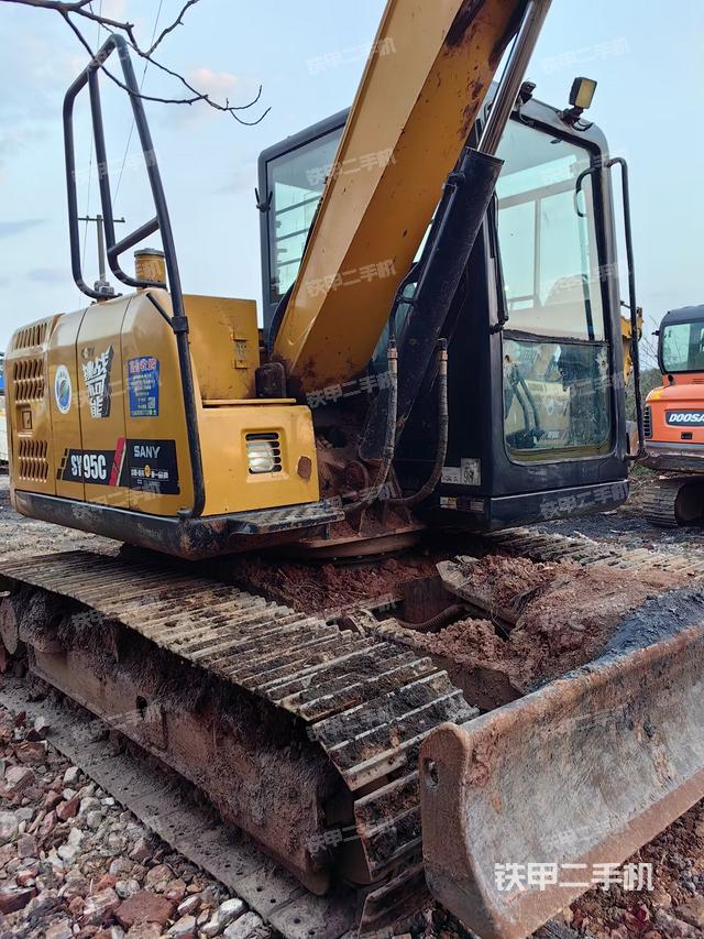 驾驶室顶部（整机外观）