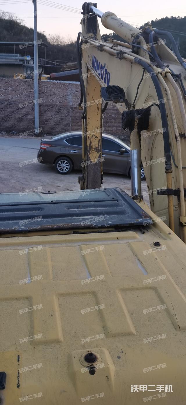 驾驶室顶部（整机外观）