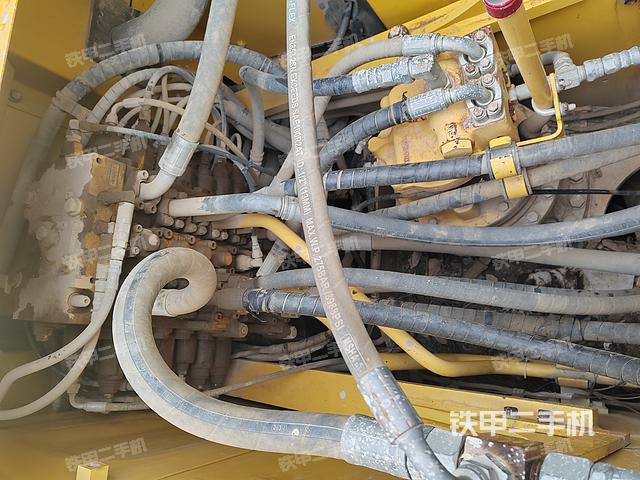 回转马达和主控阀（整机外观）