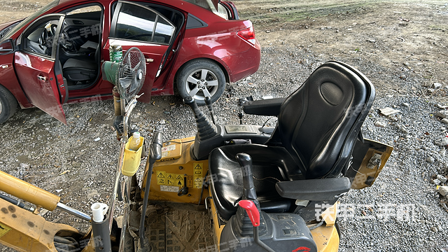 驾驶室顶部（整机外观）