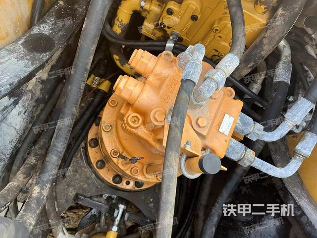 回转马达和主控阀（整机外观）