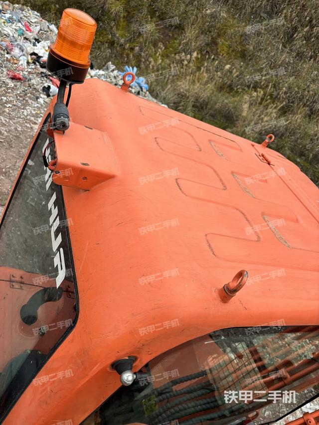 驾驶室顶部（整机外观）