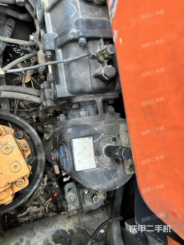 回转马达和主控阀（整机外观）