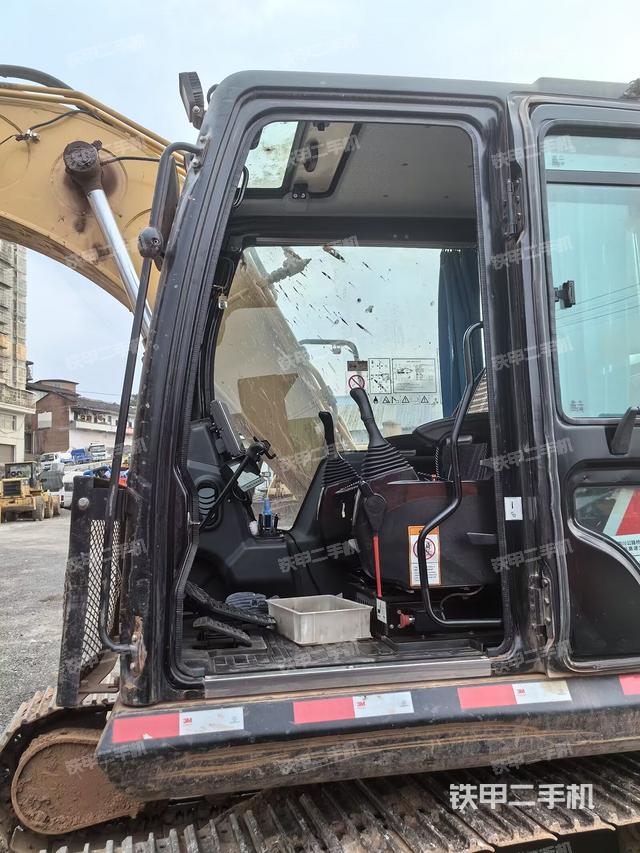 驾驶室整体（整机外观）