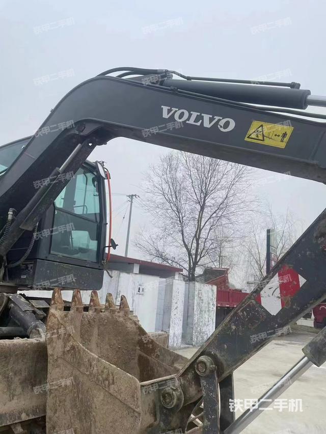 驾驶室顶部（整机外观）