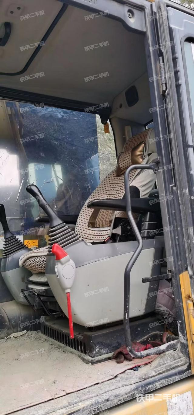 驾驶室整体（整机外观）