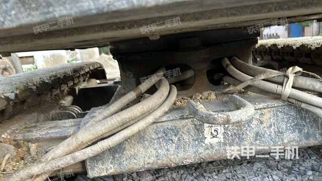 回转马达和主控阀（整机外观）