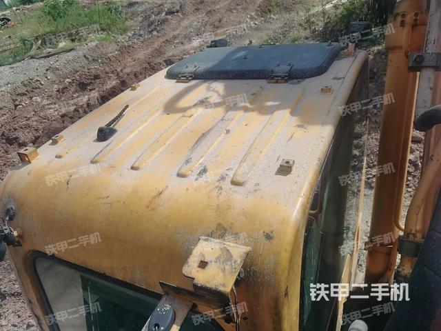 驾驶室顶部（整机外观）