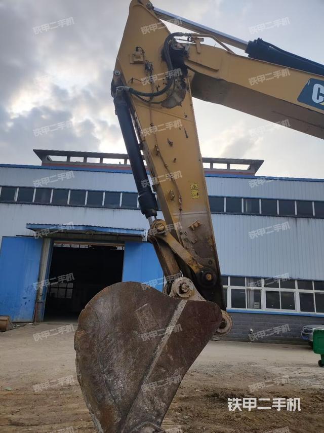 小臂整体左后（工作和回转装置）