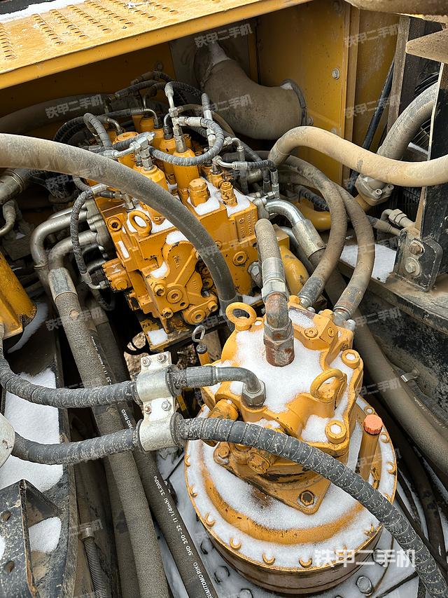 回转马达和主控阀（整机外观）