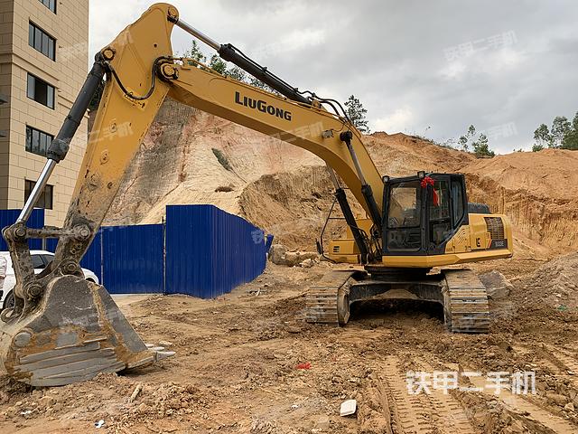 驾驶室顶部（整机外观）