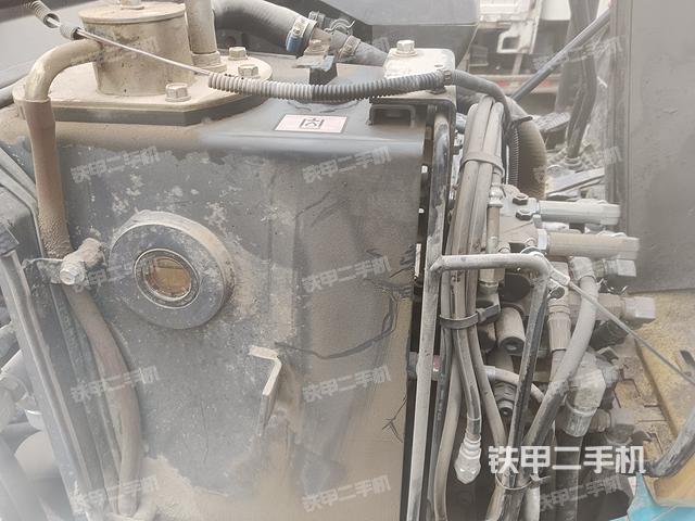 回转马达和主控阀（整机外观）