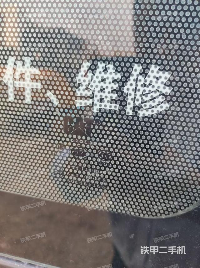 行走控制手柄和踏板 俯拍（驾驶室部分）