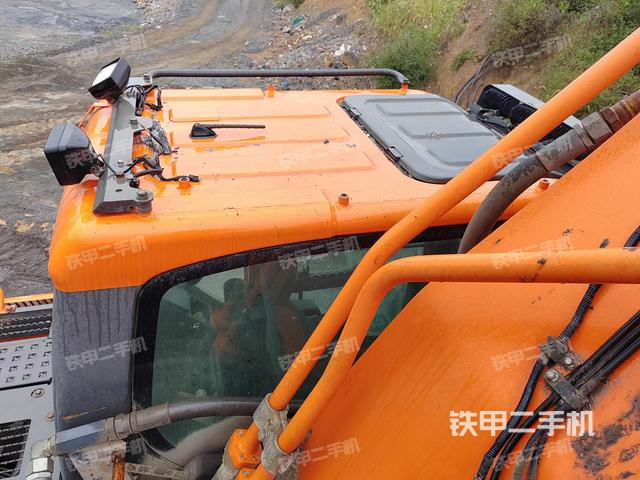 驾驶室顶部（整机外观）