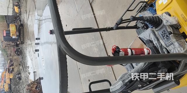 驾驶室顶部（整机外观）