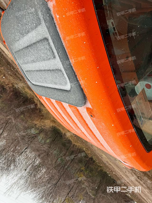 驾驶室顶部（整机外观）