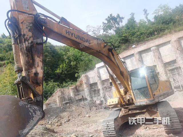现代R305LC-9挖掘机
