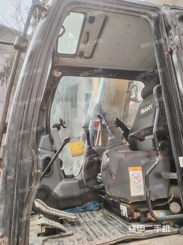 驾驶室整体（整机外观）