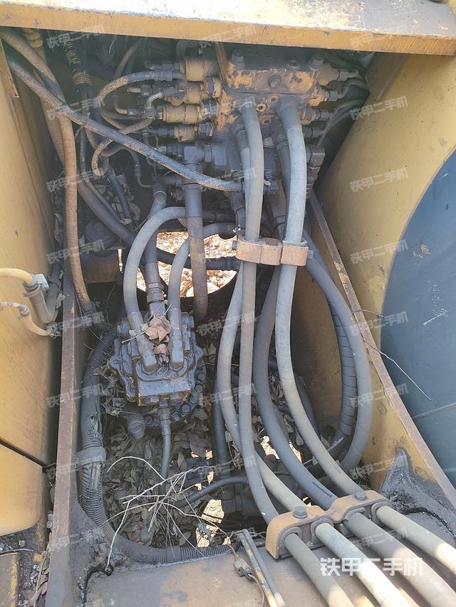 回转马达和主控阀（整机外观）