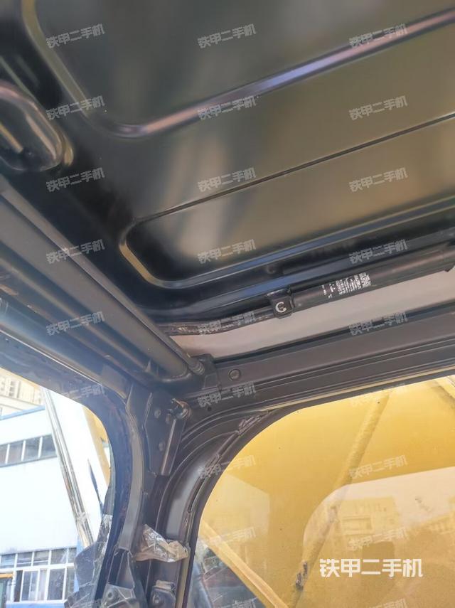 座椅左侧控制台/音响/含左手柄（驾驶室部分）