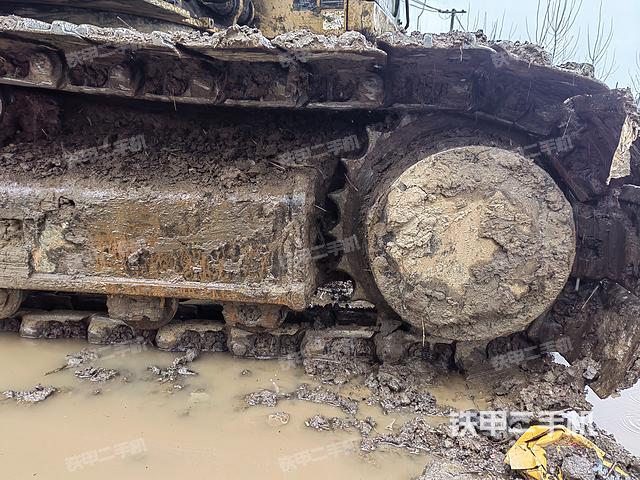 單側(cè)履帶整體（整機(jī)外觀(guān)）