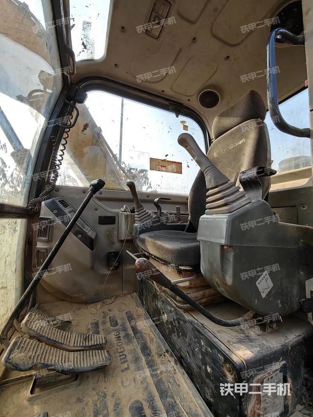 驾驶室整体（整机外观）