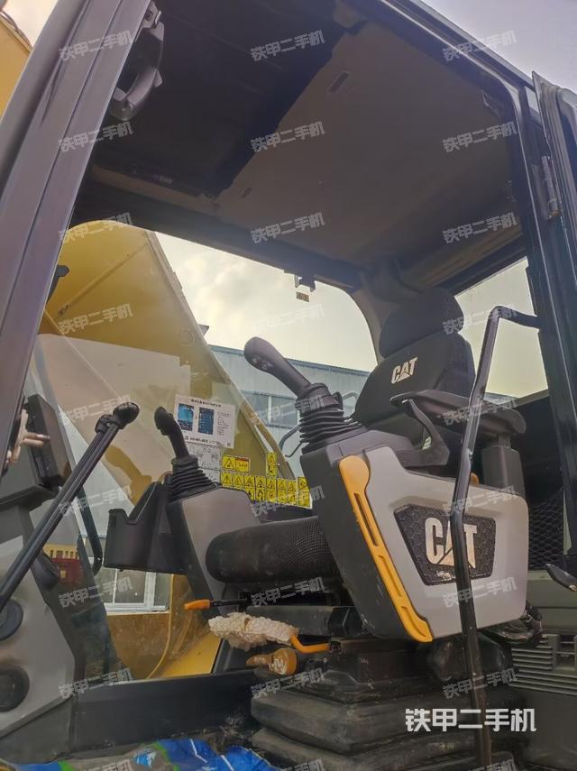 右侧玻璃角标（驾驶室部分）