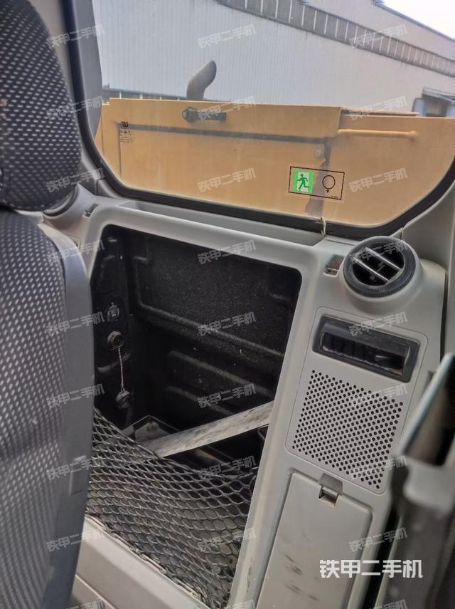 座椅右侧控制台/钥匙门/油门/含右手柄（驾驶室部分）