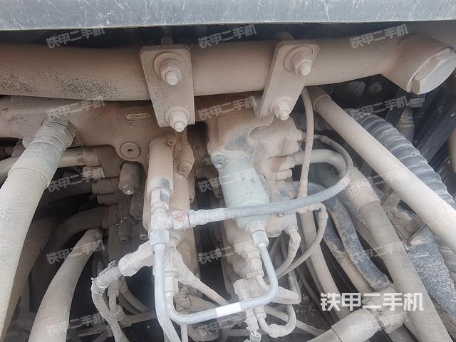 回转马达和主控阀（整机外观）