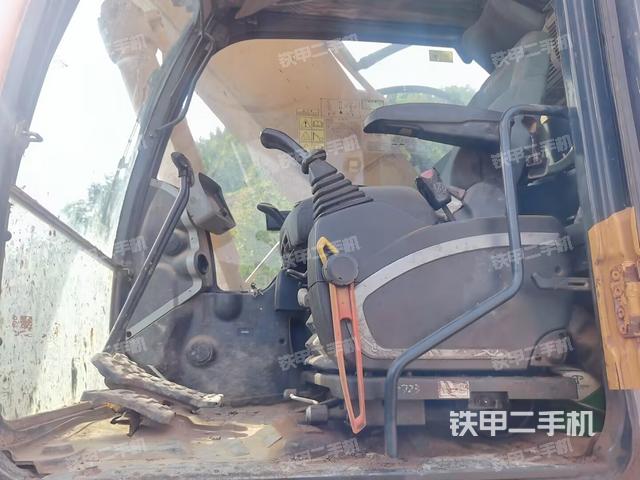 驾驶室整体（整机外观）