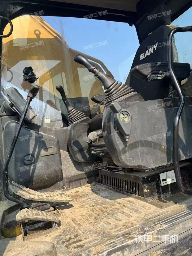 驾驶室整体（整机外观）