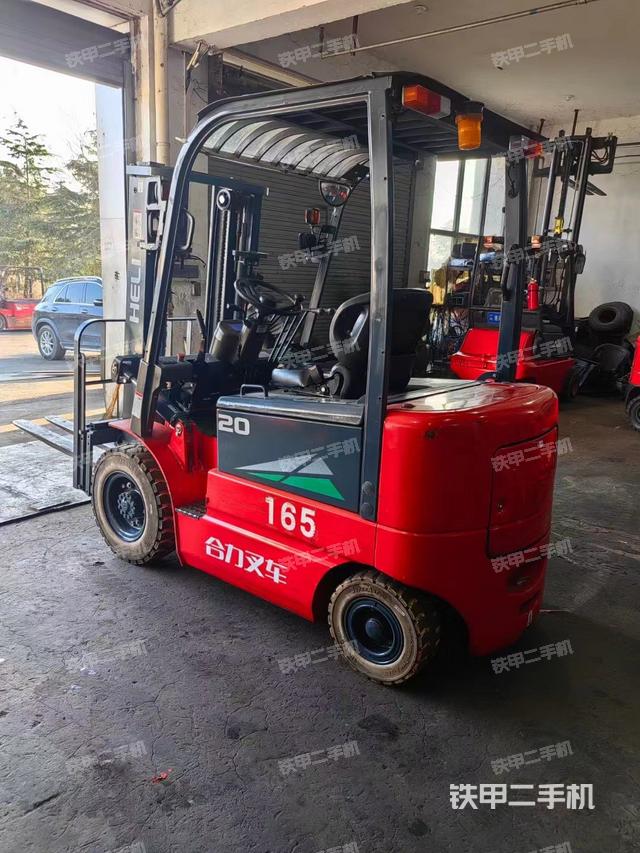 整机左侧（设备外观及核心部件）