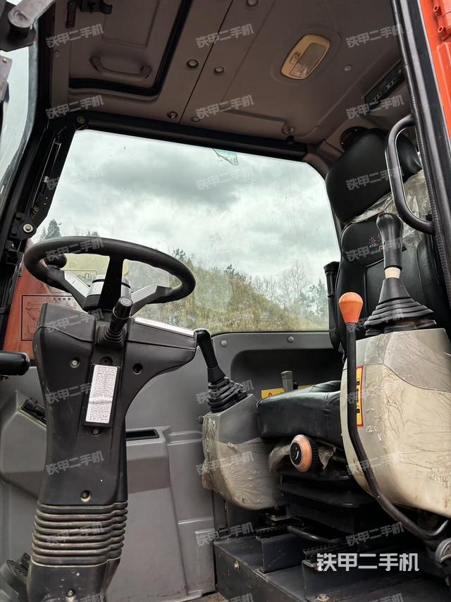 驾驶室整体（整机外观）