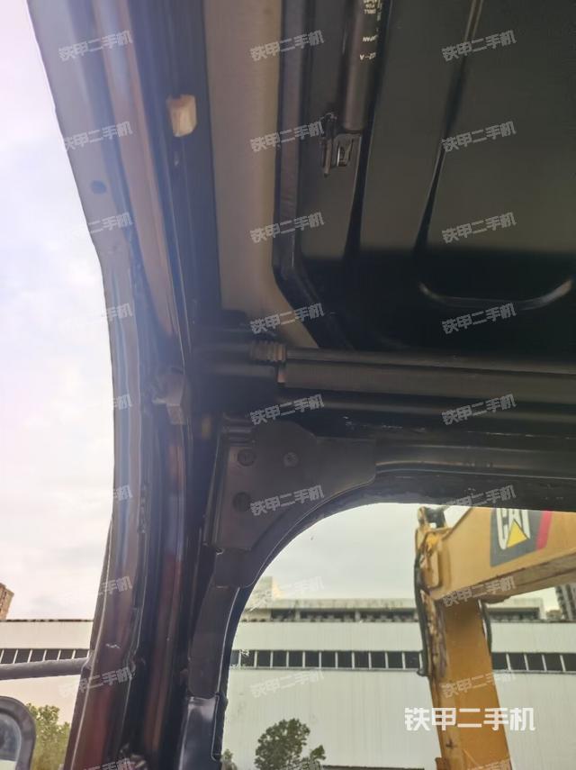 驾驶室左前45度（驾驶室部分）