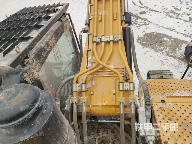 驾驶室顶部（整机外观）