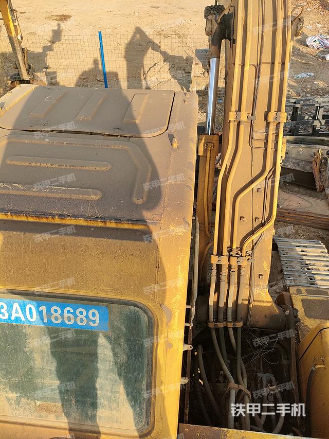 驾驶室顶部（整机外观）