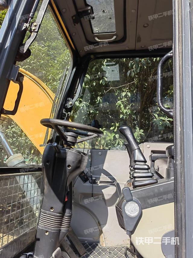 驾驶室整体（整机外观）