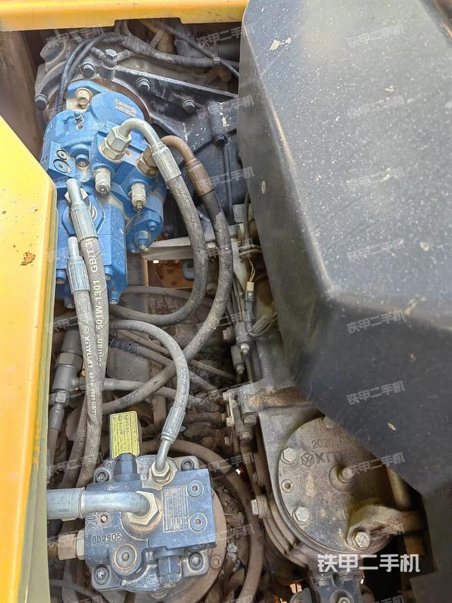 回转马达和主控阀（整机外观）