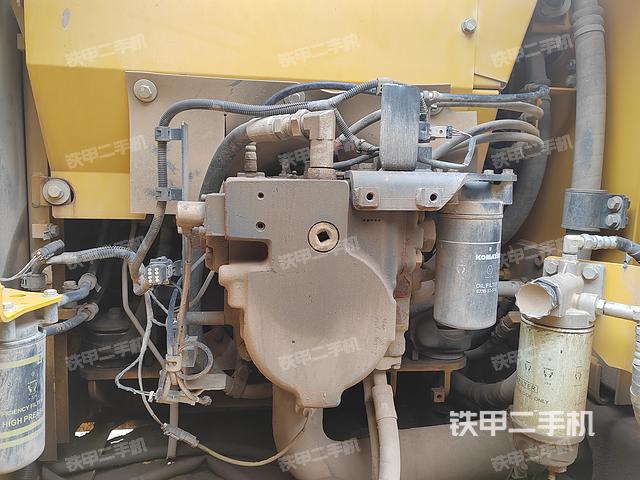 液压泵舱室正面整体（整机外观）