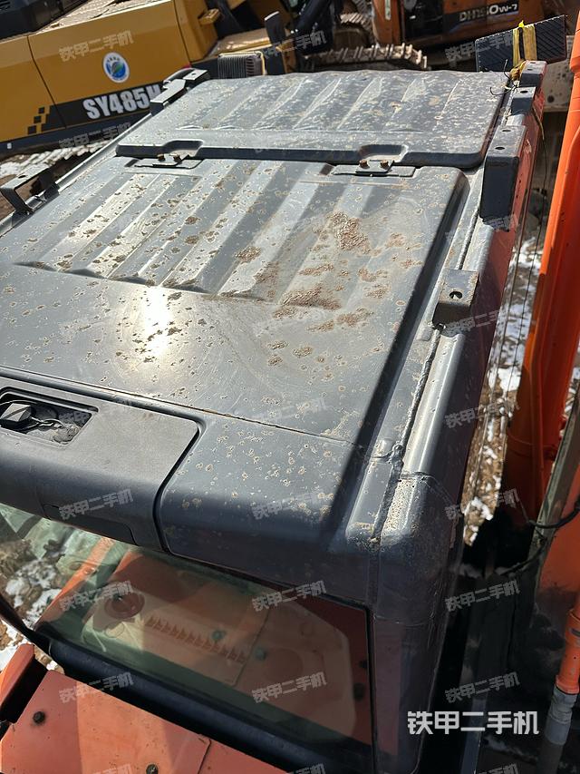 驾驶室顶部（整机外观）