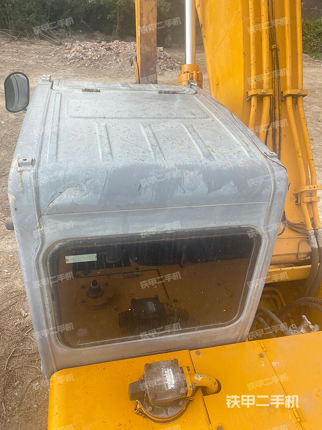 驾驶室顶部（整机外观）