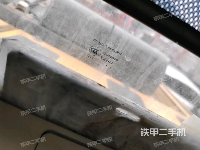 后窗玻璃角标（驾驶室部分）