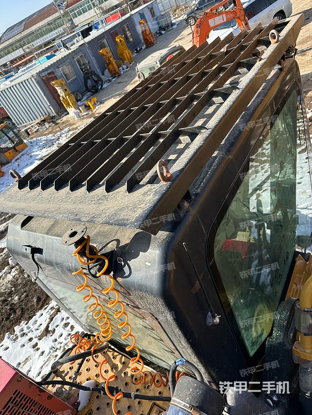 驾驶室顶部（整机外观）