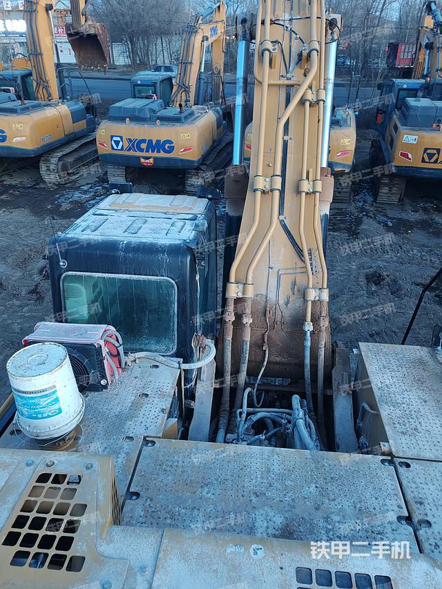 驾驶室顶部（整机外观）