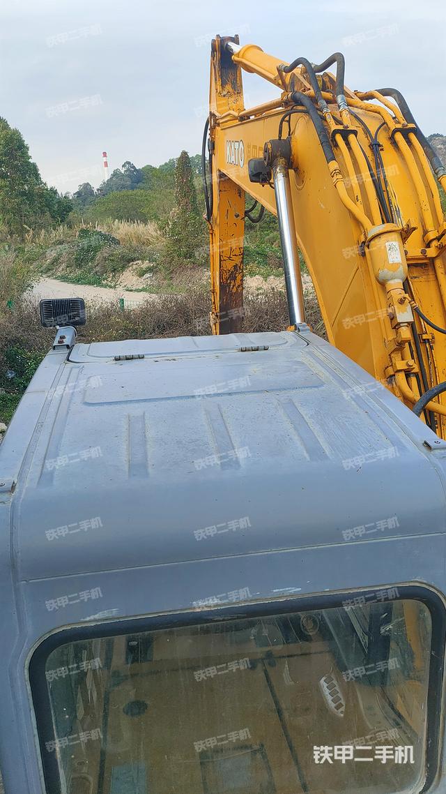 驾驶室顶部（整机外观）