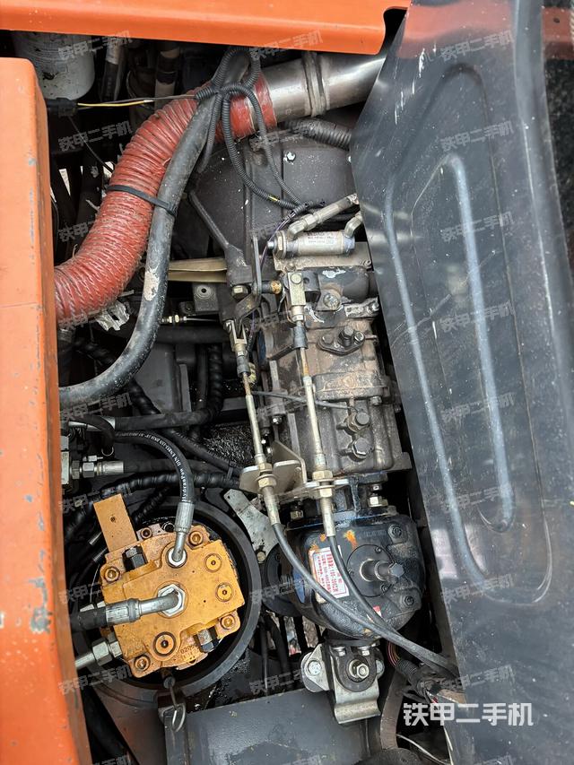 回转马达和主控阀（整机外观）