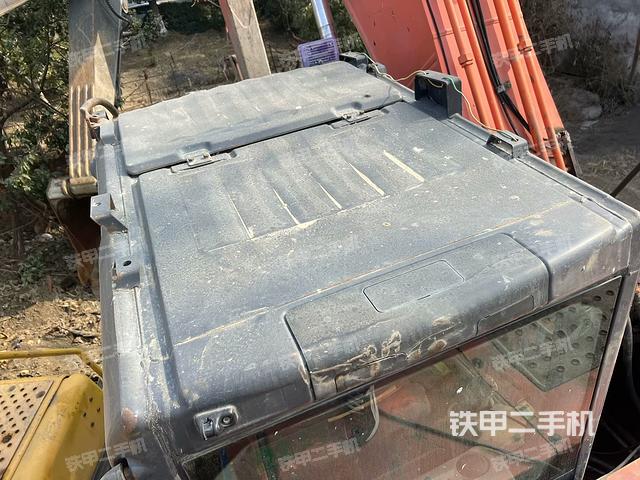 驾驶室顶部（整机外观）