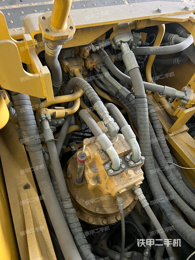 回转马达和主控阀（整机外观）